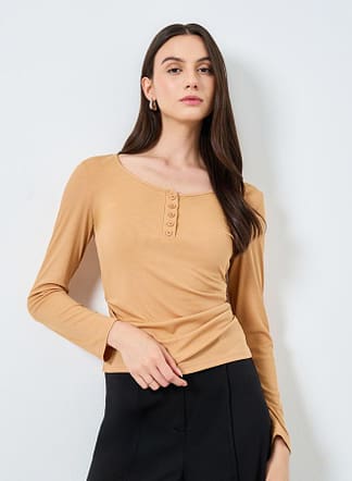 Take Two Crew Neck Buttoned Ribbed Knit Top أنيق من Take Two